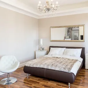 https://derin-apartman.hotels-hajduszoboszlo-hungary.com